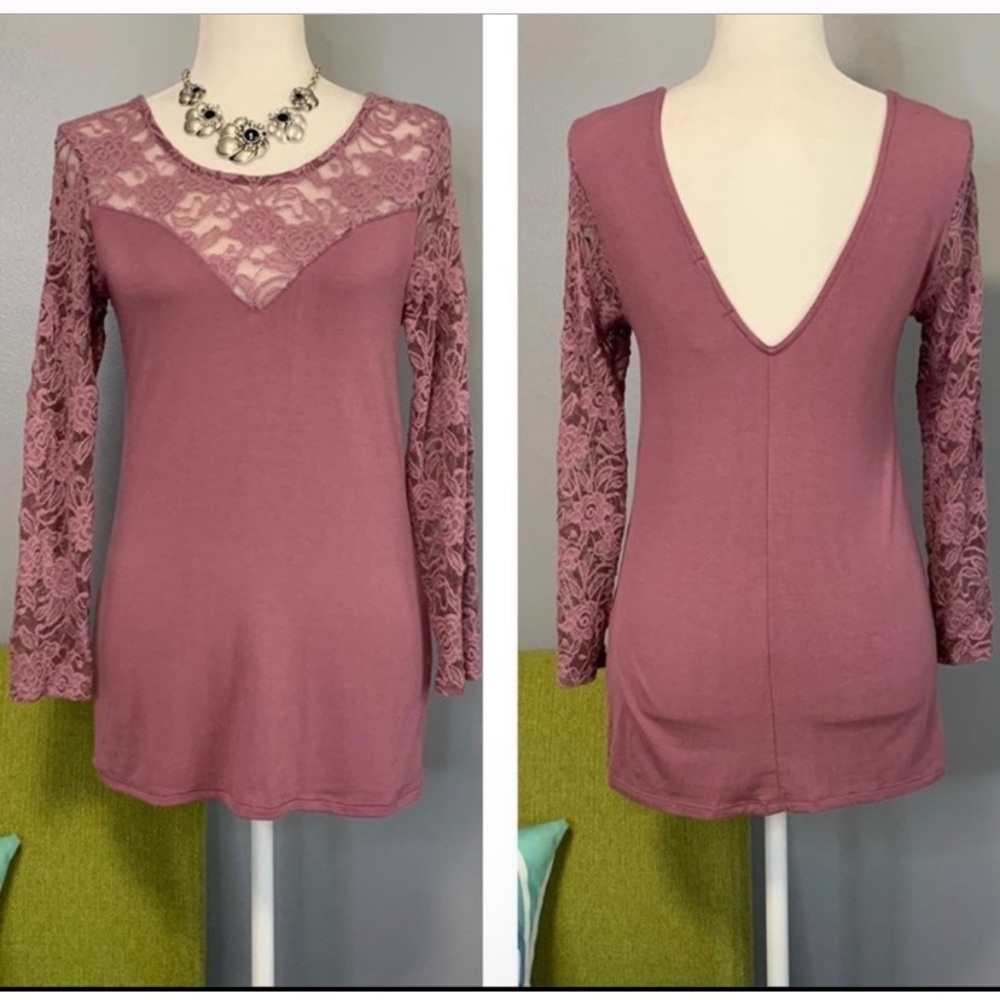 BKE Lace Sleeve V-Neck Blouse - Mauve